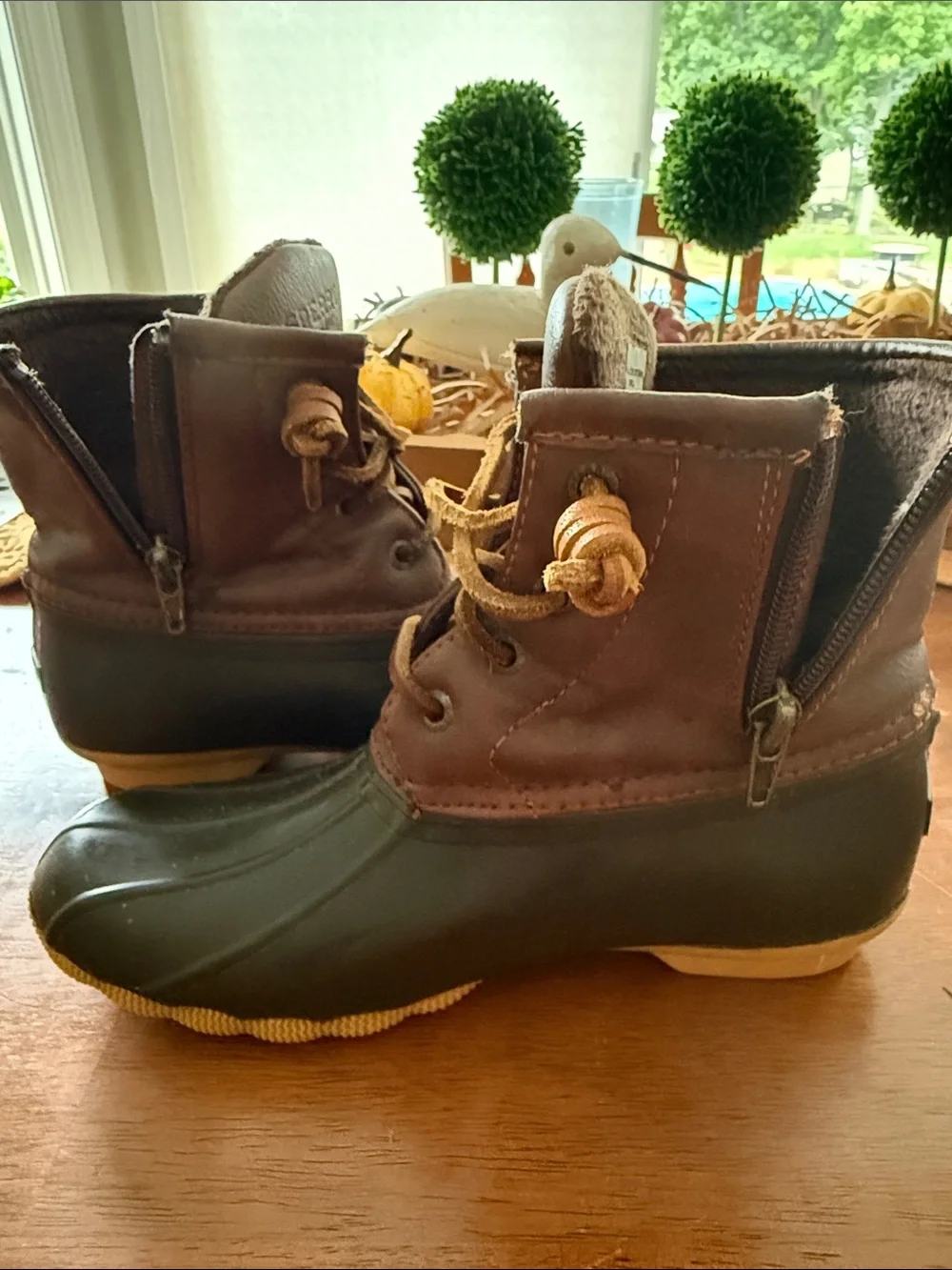 Girls Sperry topsider waterproof rubber boots